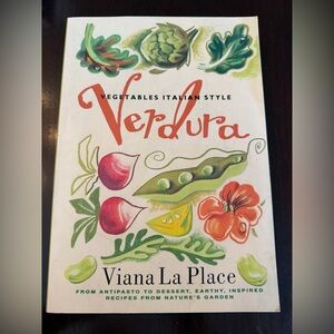 Verdura: Vegetables Italian Style by Viana La Place. Paperback